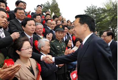 2012年4月10日，國務(wù)院副總理李克強同志在中南海會(huì )見(jiàn)“第七屆中華慈善獎”獲獎代表。
