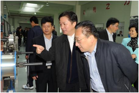 “通鼎集團通信教育實(shí)訓基地”捐贈暨揭牌儀式隆重舉行