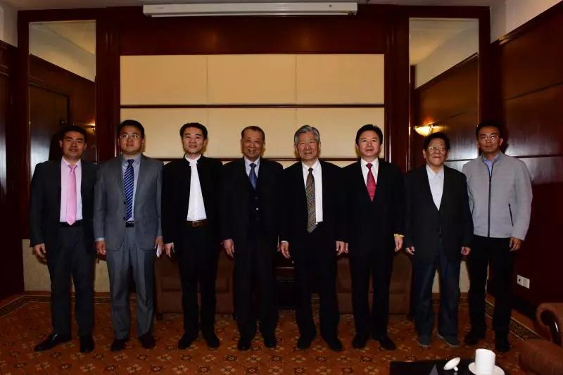 中國智慧城市聯(lián)盟揭牌成立 通鼎集團董事局主席沈小平當選聯(lián)盟名譽(yù)會(huì )長(cháng)