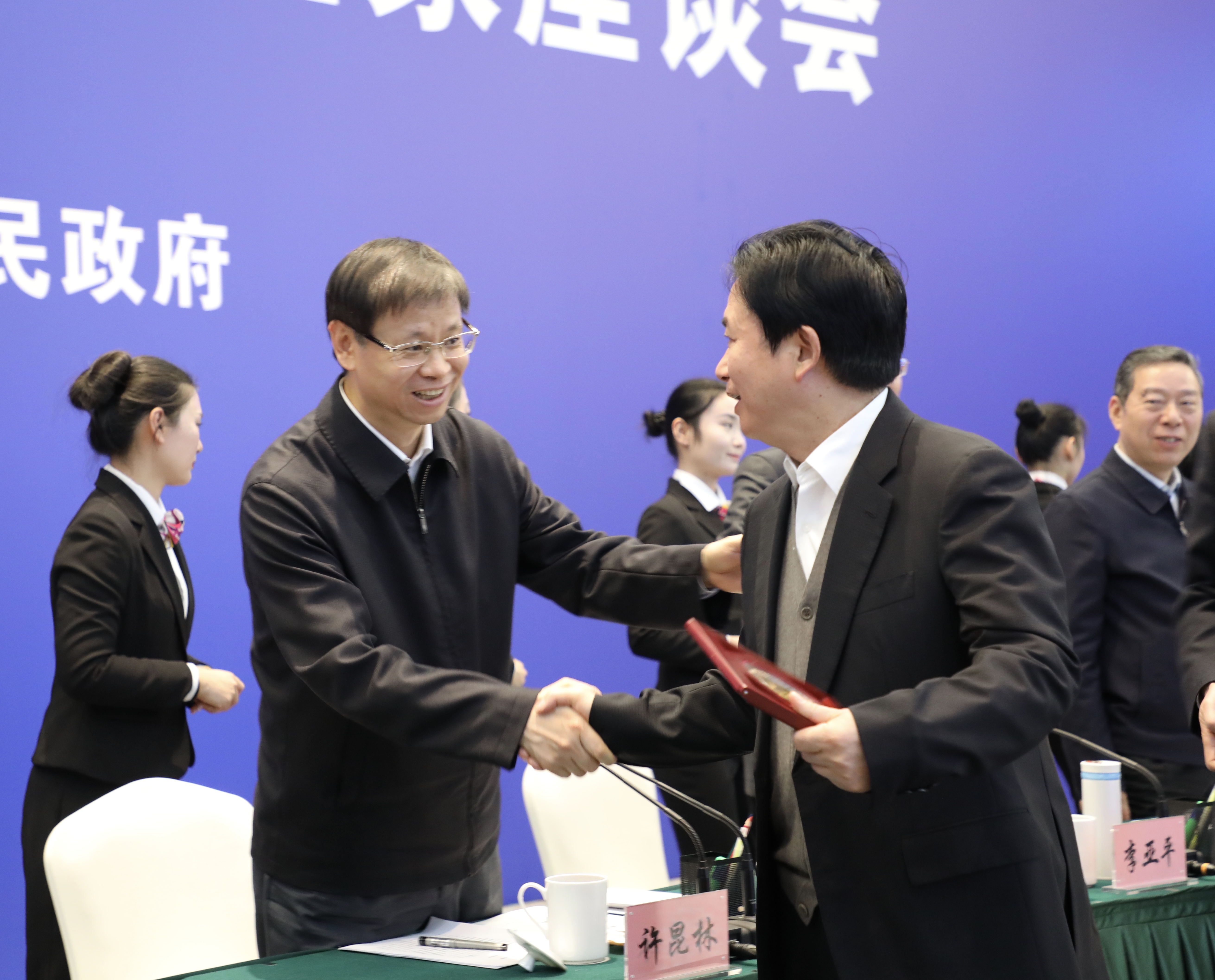 扎根蘇州 勇創(chuàng  )大業(yè)：通鼎集團等一批蘇州市“500強”民營(yíng)企業(yè)受表彰