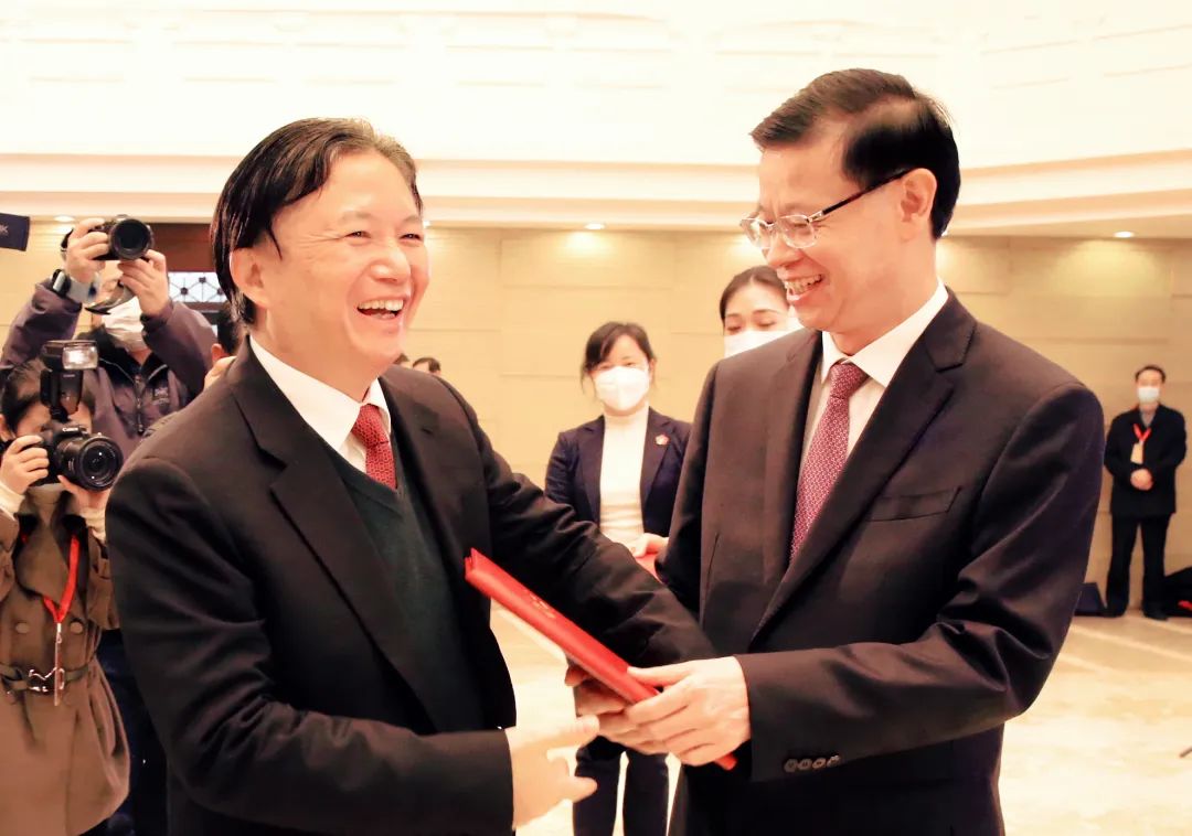 通鼎集團董事局主席沈小平被聘任為省慈善總會(huì )榮譽(yù)會(huì )長(cháng)