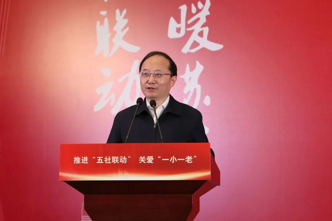 微光如炬 l 在社會(huì )工作發(fā)展中貢獻通鼎力量