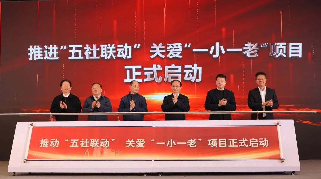 微光如炬 l 在社會(huì )工作發(fā)展中貢獻通鼎力量