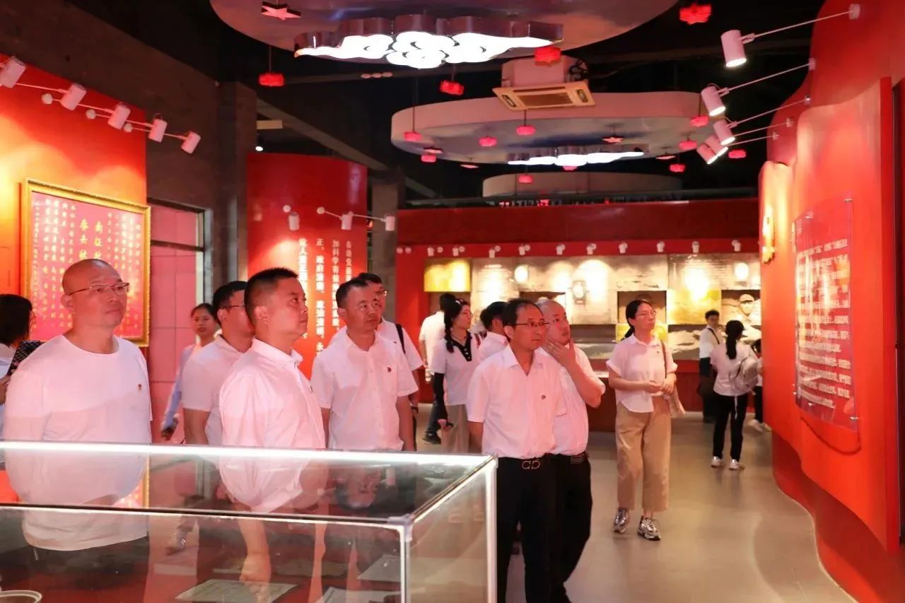凝心聚力，砥礪前行通鼎集團召開(kāi)“慶七一”黨員大會(huì )