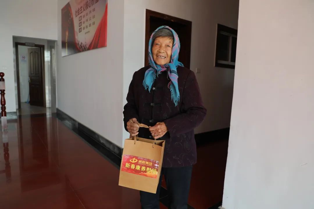 黨建共建促發(fā)展 暖心慰問(wèn)展擔當│通鼎集團與曹村村攜手開(kāi)展新春康養慰問(wèn)活動(dòng)