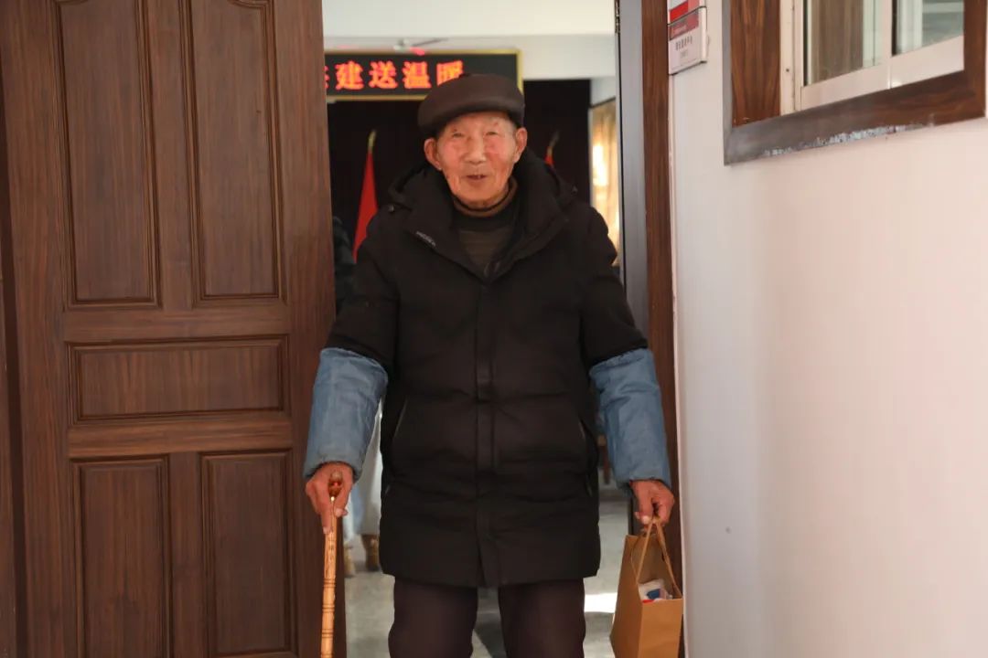 黨建共建促發(fā)展 暖心慰問(wèn)展擔當│通鼎集團與曹村村攜手開(kāi)展新春康養慰問(wèn)活動(dòng)