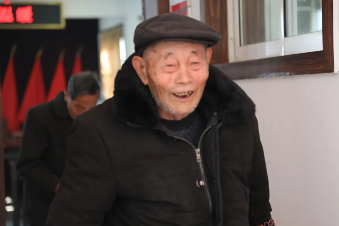 黨建共建促發(fā)展 暖心慰問(wèn)展擔當│通鼎集團與曹村村攜手開(kāi)展新春康養慰問(wèn)活動(dòng)